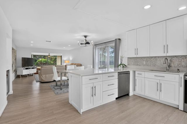 8545 Casa Del Lago  #38 H, Boca Raton