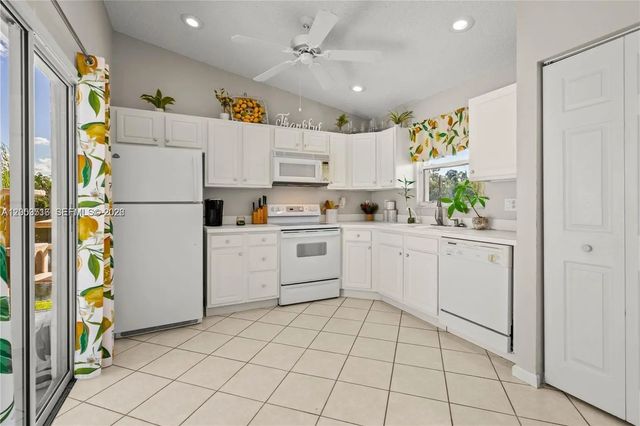 4 of 28 - 112 Caribe Court, Greenacres, FL