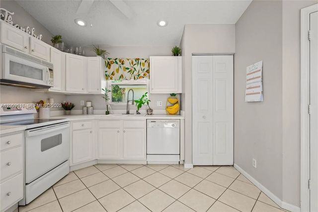 5 of 28 - 112 Caribe Court, Greenacres, FL