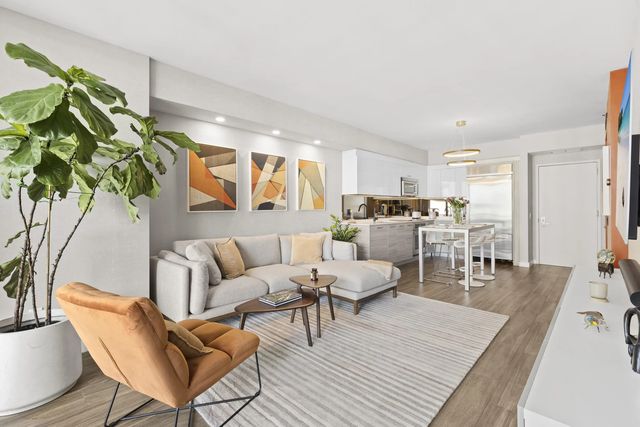 1300 Brickell Bay #2105, Miami