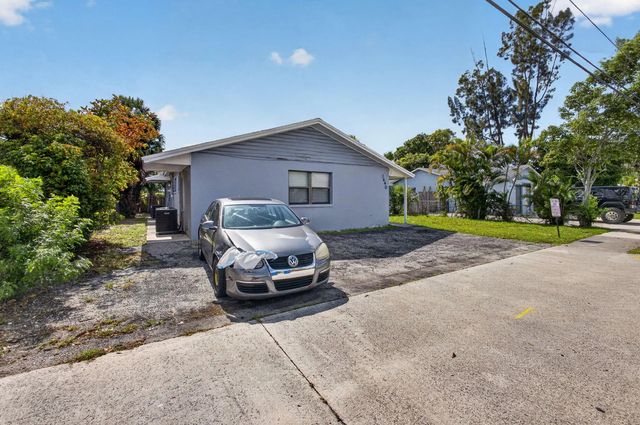 4 of 29 - 3640 Avenue J, West Palm Beach, FL