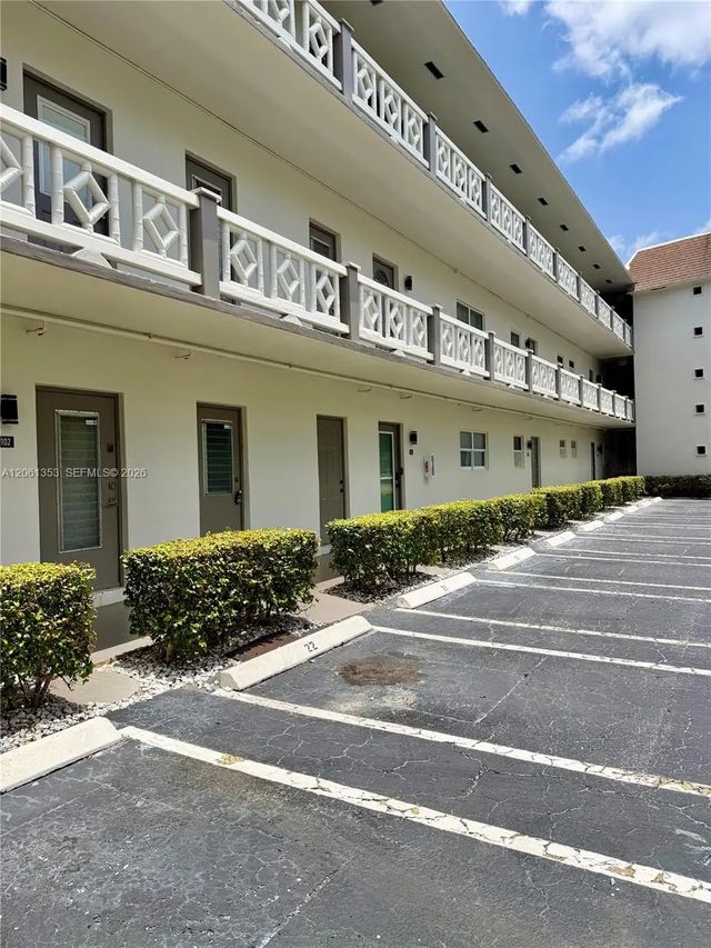 5001 Nw 34th Street #102, Lauderdale Lakes