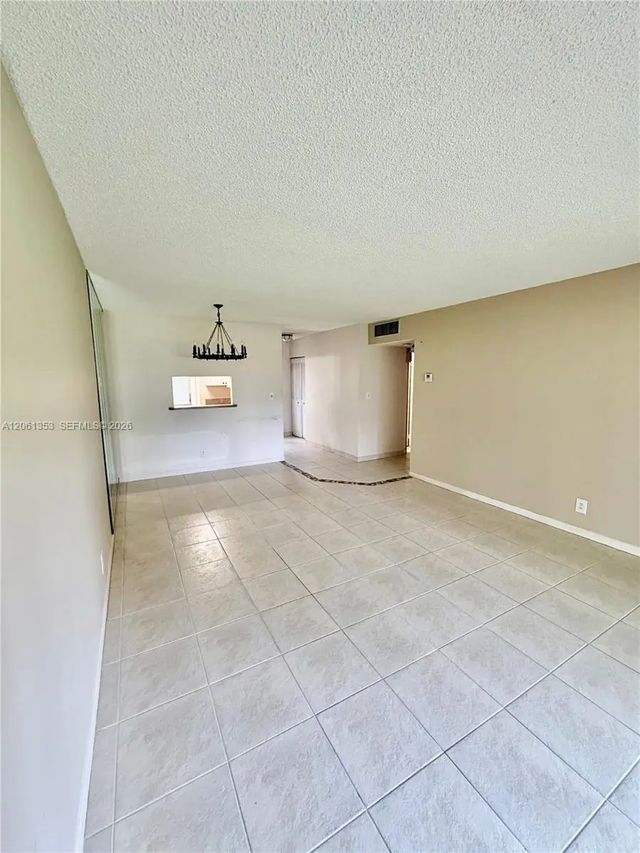 3 of 11 - 5001 Nw 34th Street #102, Lauderdale Lakes, FL