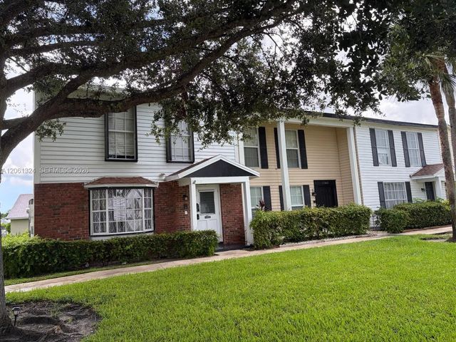 11858 E Brier Patch Court E, Wellington