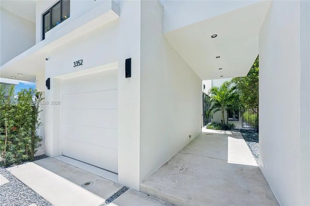 3 of 41 - 3352 Sw 28th Terrace, Miami, FL