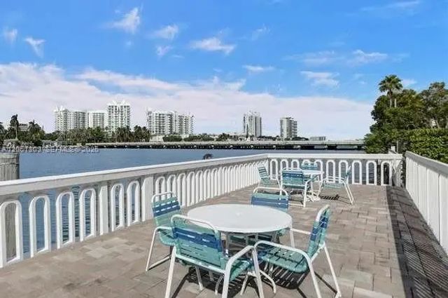 4 of 25 - 1455 N Treasure Drive #ph-h, North Bay Village, FL