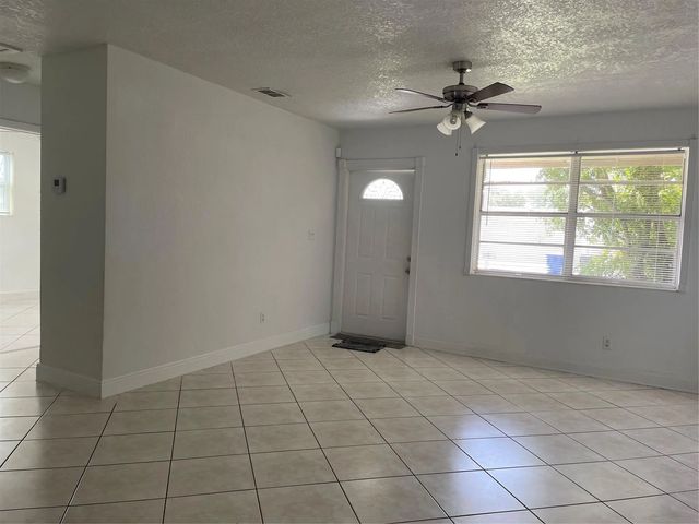 4 of 60 - 6902 Sw 15th Street, North Lauderdale, FL