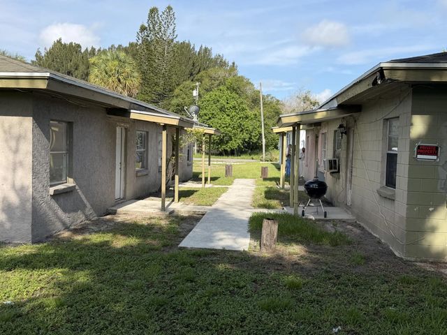 5 of 8 - 436 N 15th Street, Fort Pierce, FL