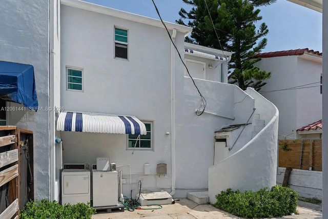 3 of 7 - 821 Espanola Way, Miami Beach, FL