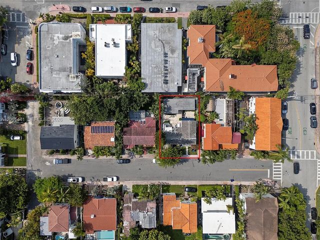 5 of 7 - 821 Espanola Way, Miami Beach, FL