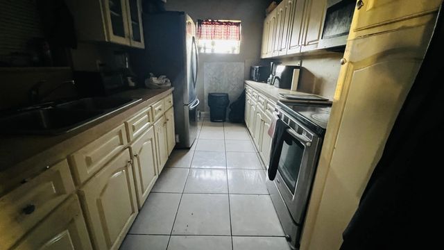 3 of 7 - 1270 Nw 54th Avenue, Lauderhill, FL