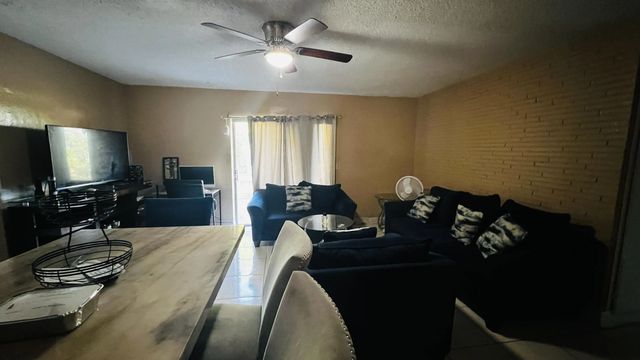4 of 7 - 1270 Nw 54th Avenue, Lauderhill, FL