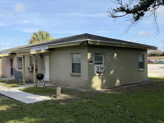 3 of 9 - 438 N 15th Street #1 & 2, Fort Pierce, FL