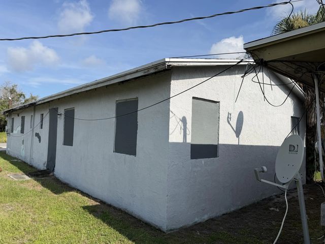 4 of 9 - 438 N 15th Street #1 & 2, Fort Pierce, FL