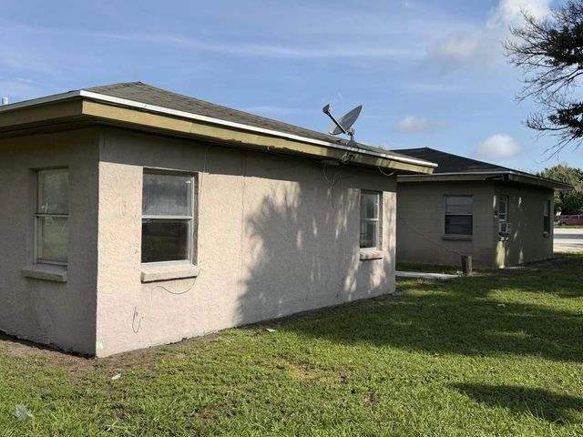 5 of 9 - 438 N 15th Street #1 & 2, Fort Pierce, FL
