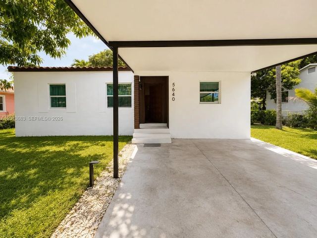 2 of 13 - 5640 Ne Miami Court, Miami, FL