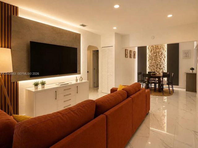 3 of 13 - 5640 Ne Miami Court, Miami, FL