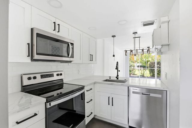 118 Royal Park Drive #1b, Oakland Park