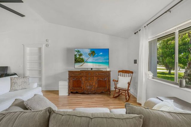 4 of 33 - 255 Sw Glenwood Drive, Port St. Lucie, FL