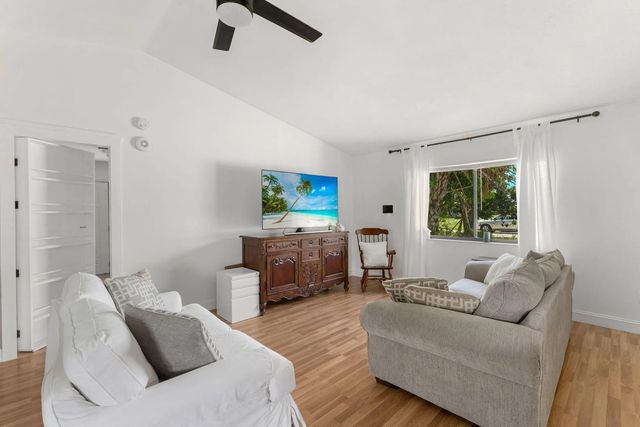 5 of 33 - 255 Sw Glenwood Drive, Port St. Lucie, FL