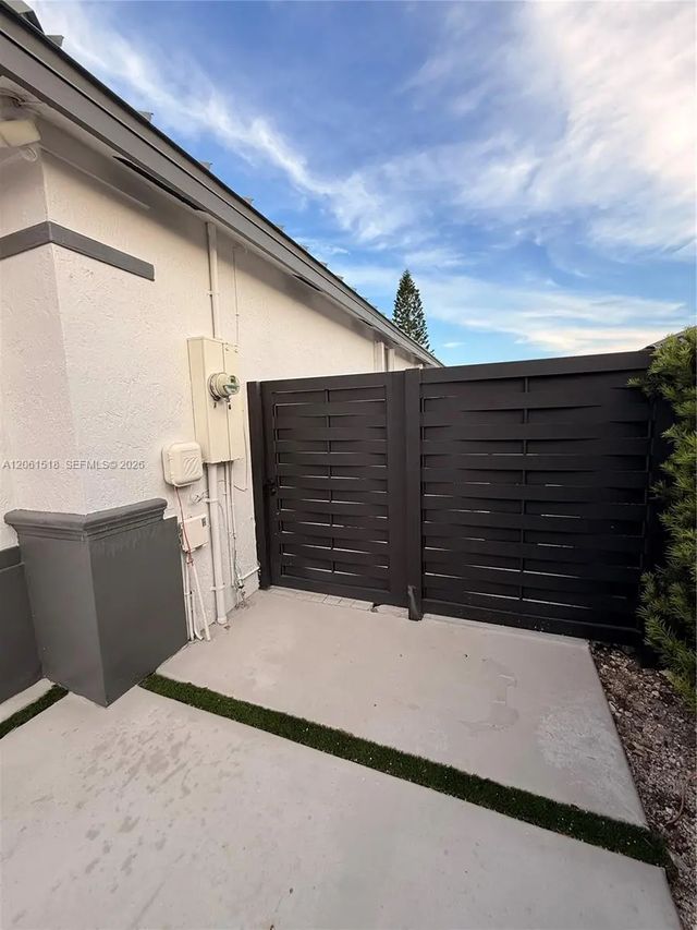 2 of 35 - 15462 Sw 39th Street, Miami, FL
