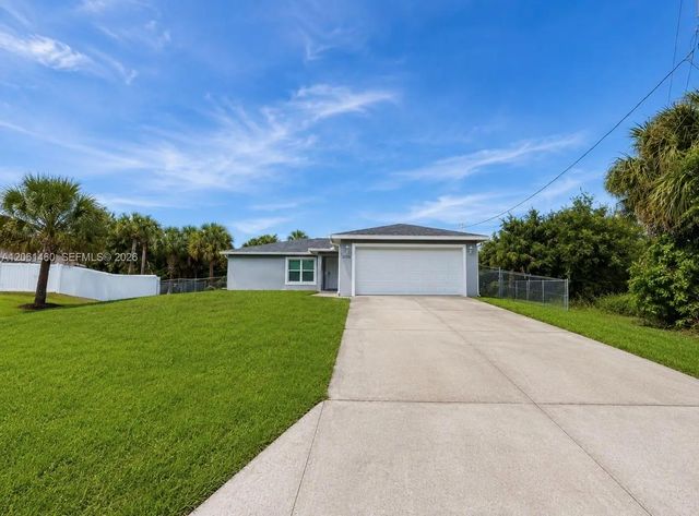 2 of 32 - 3006 Base Court, LaBelle, FL