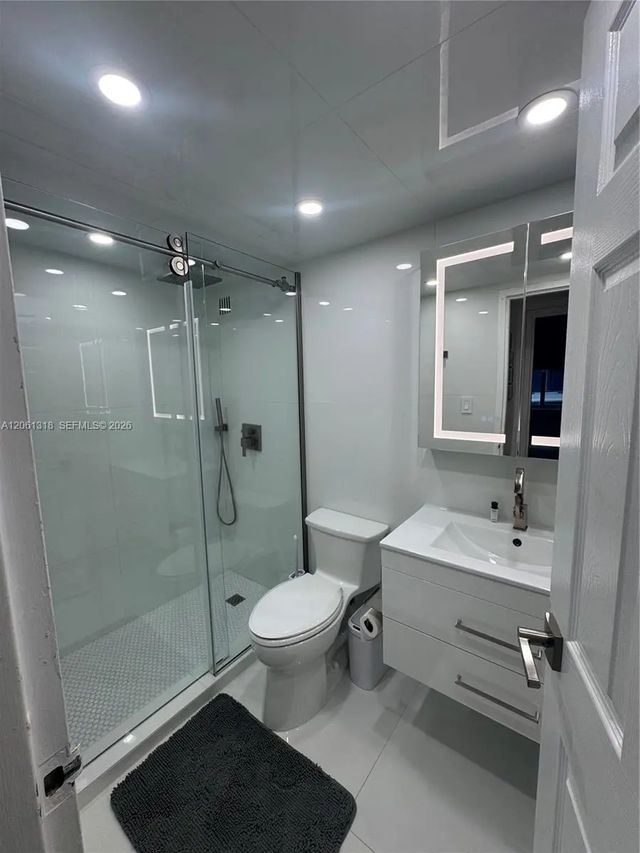 2 of 10 - 5401 Collins Avenue #334, Miami Beach, FL