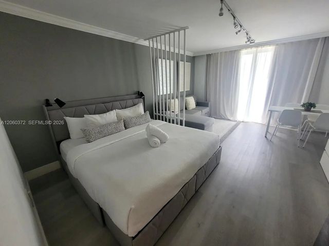 4 of 24 - 19201 Collins Avenue #632, Sunny Isles Beach, FL