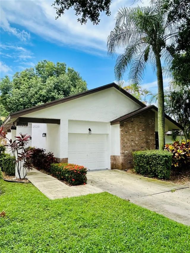 3 of 22 - 2560 Calamondin Circle, Coconut Creek, FL