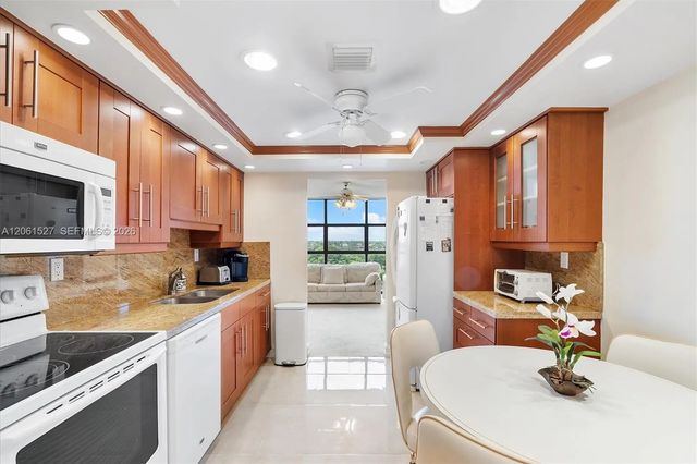 600 Parkview Drive #709, Hallandale Beach