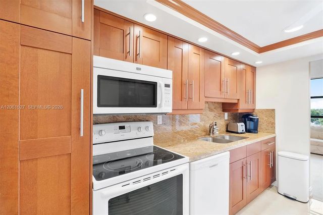 3 of 40 - 600 Parkview Drive #709, Hallandale Beach, FL