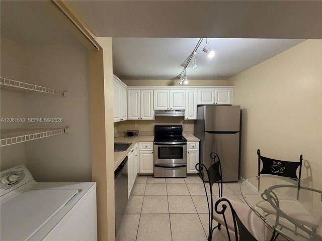 3 of 19 - 711 N Pine Island Road #121, Plantation, FL