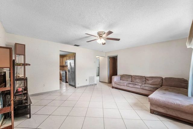 3 of 23 - 2011 Sw 99th Terrace, Miramar, FL