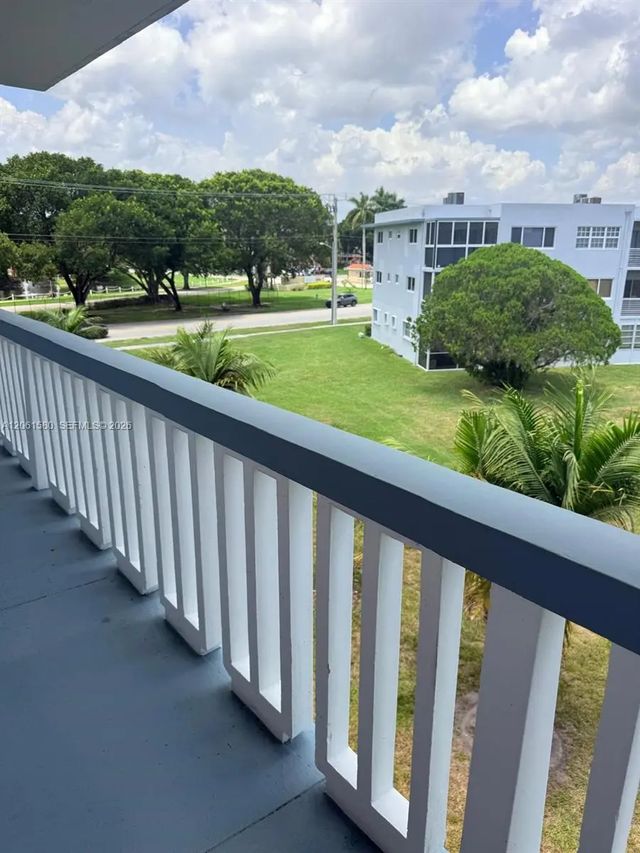 2 of 14 - 2200 Park Lane #311, Hollywood, FL