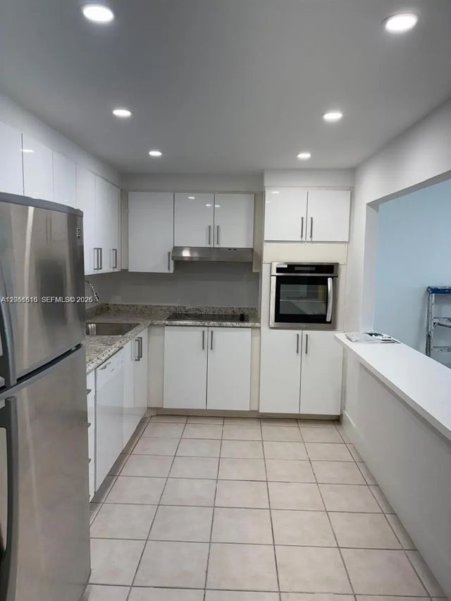 5 of 19 - 19390 Collins Avenue #308, Sunny Isles Beach, FL