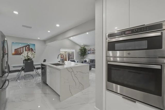 4 of 21 - 11120 Nw 27th Place, Sunrise, FL