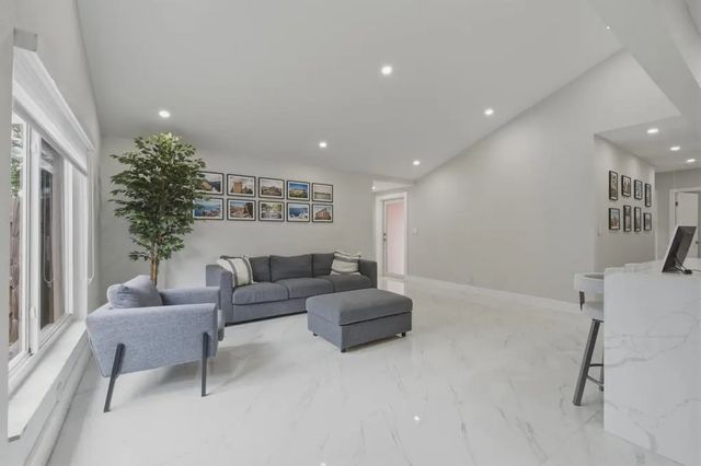 5 of 21 - 11120 Nw 27th Place, Sunrise, FL