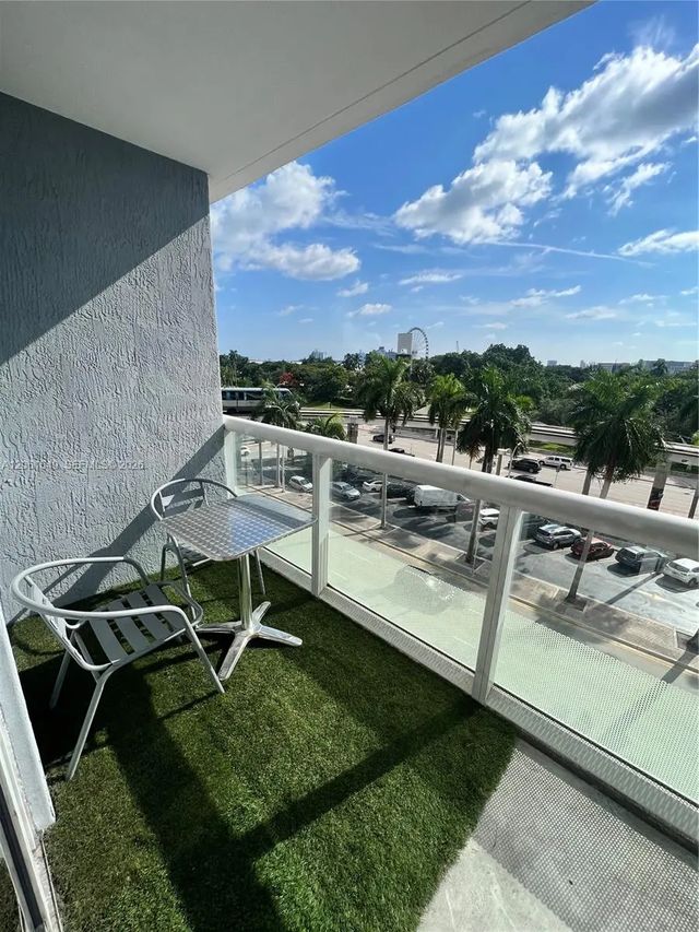 3 of 25 - 50 Biscayne Boulevard #508, Miami, FL