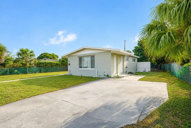 3 of 26 - 807 Handy Ave Avenue, West Palm Beach, FL