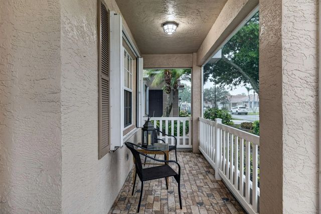 2 of 37 - 872 Nw Sarria Court, Port St. Lucie, FL