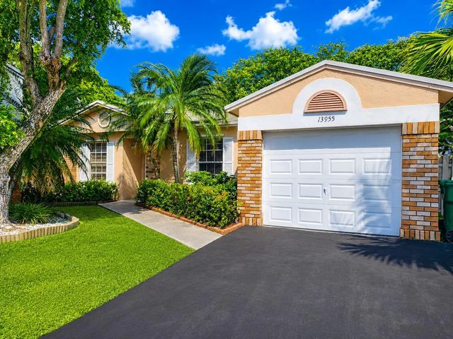13955 Langley Place, Davie