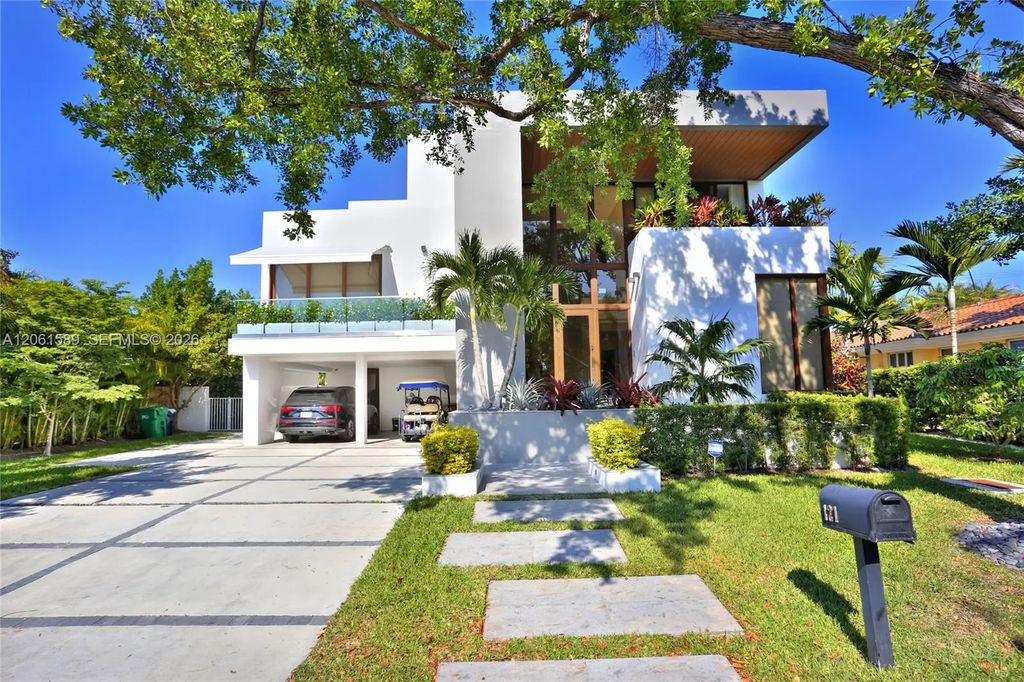 121 Buttonwood Drive, Key Biscayne