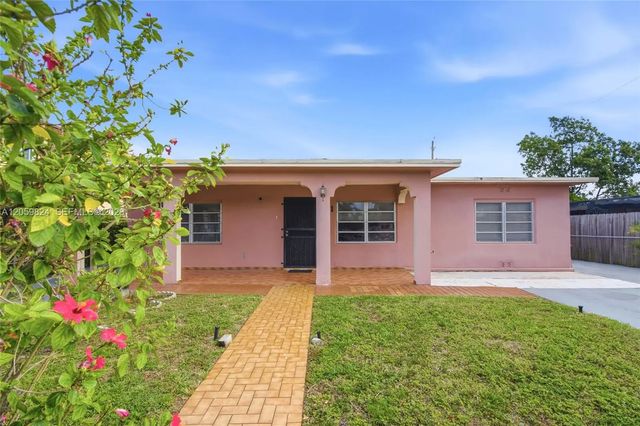 921 E 14 Street, Hialeah