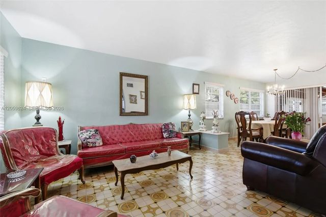 4 of 28 - 921 E 14 Street, Hialeah, FL