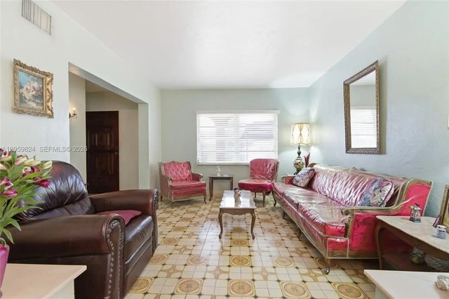 5 of 28 - 921 E 14 Street, Hialeah, FL