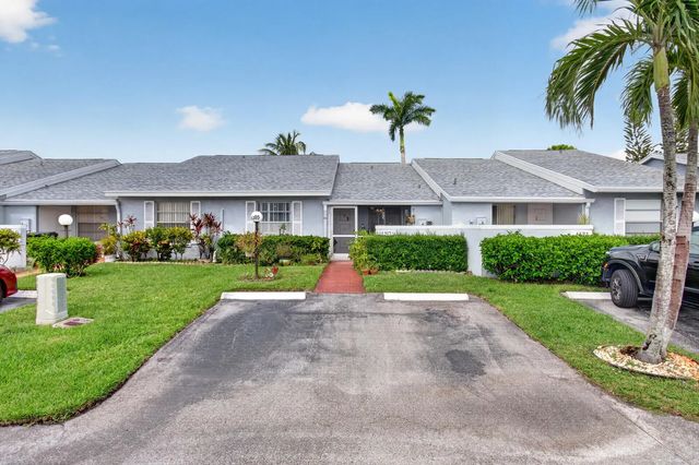 2 of 37 - 4305 Lucerne Villas Lane, Lake Worth, FL
