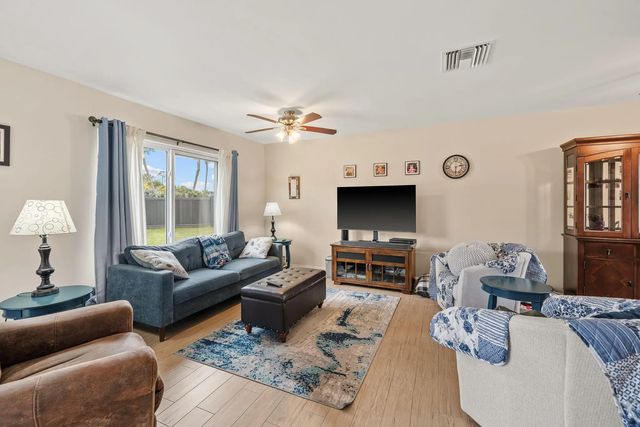 4 of 29 - 119 Lakeside Circle, Jupiter, FL