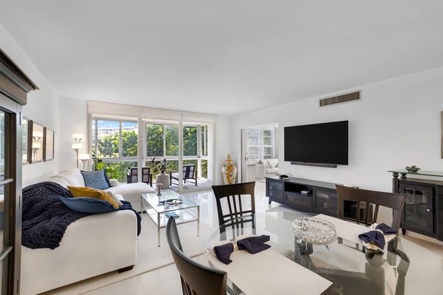 2 of 26 - 3930 Oaks Clubhouse Drive #401, Pompano Beach, FL