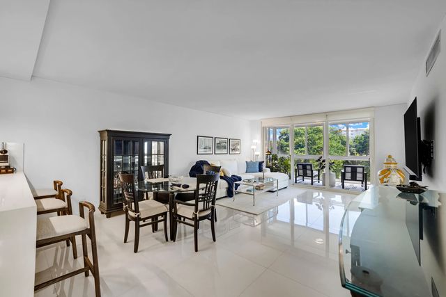 3 of 26 - 3930 Oaks Clubhouse Drive #401, Pompano Beach, FL