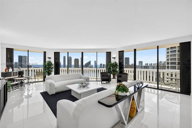 3000 Island Boulevard #2506, Aventura